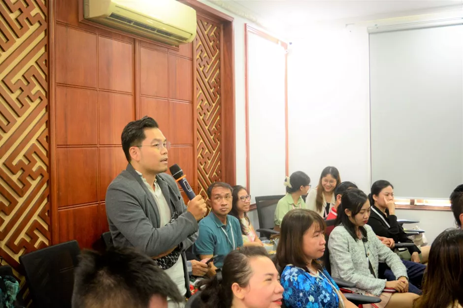 Ảnh: Anh Markus Đào Anh Tuấn, CEO - TWG tham gia đặt câu hỏi tại chương trình