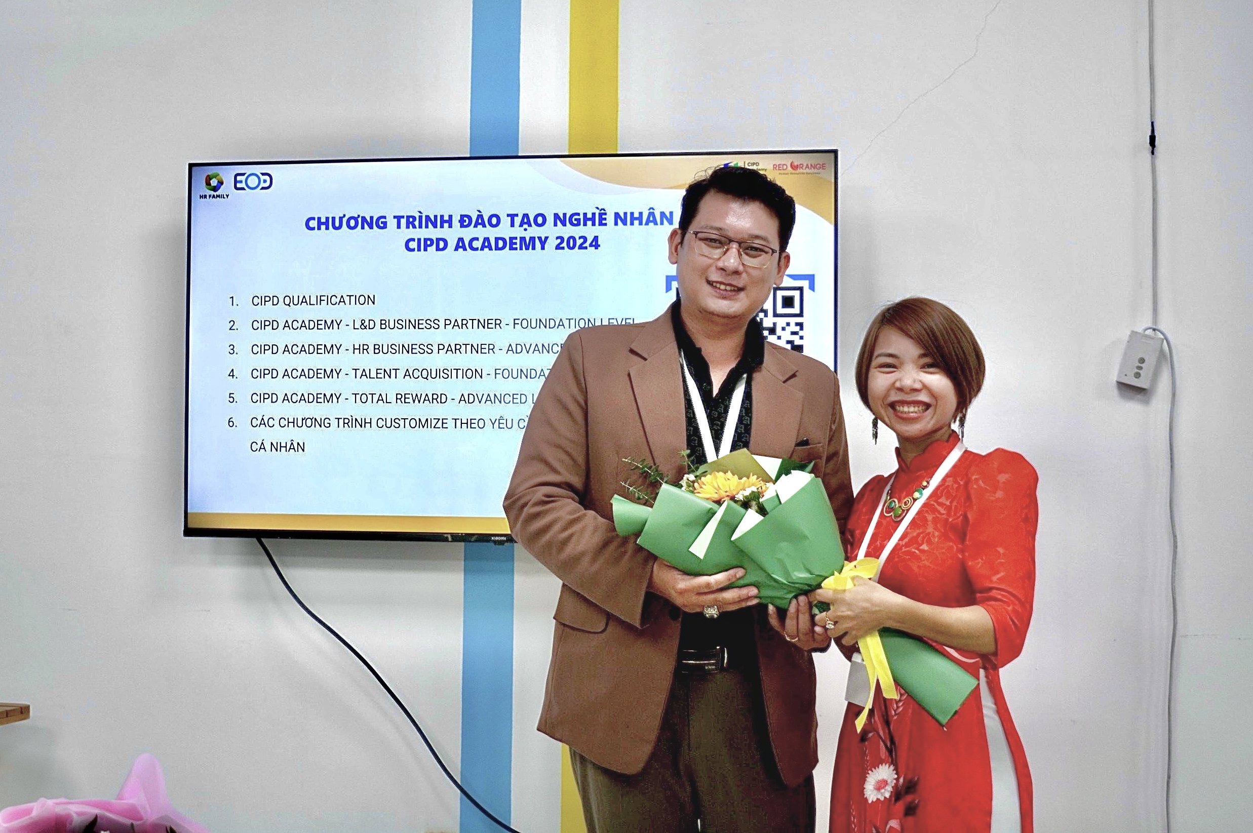 Ảnh: Đại diện CLS anh Quý - Chief Commercial Officer tại Cloud Learning System (CLS), cùng Chị Sa Lê Serena. 