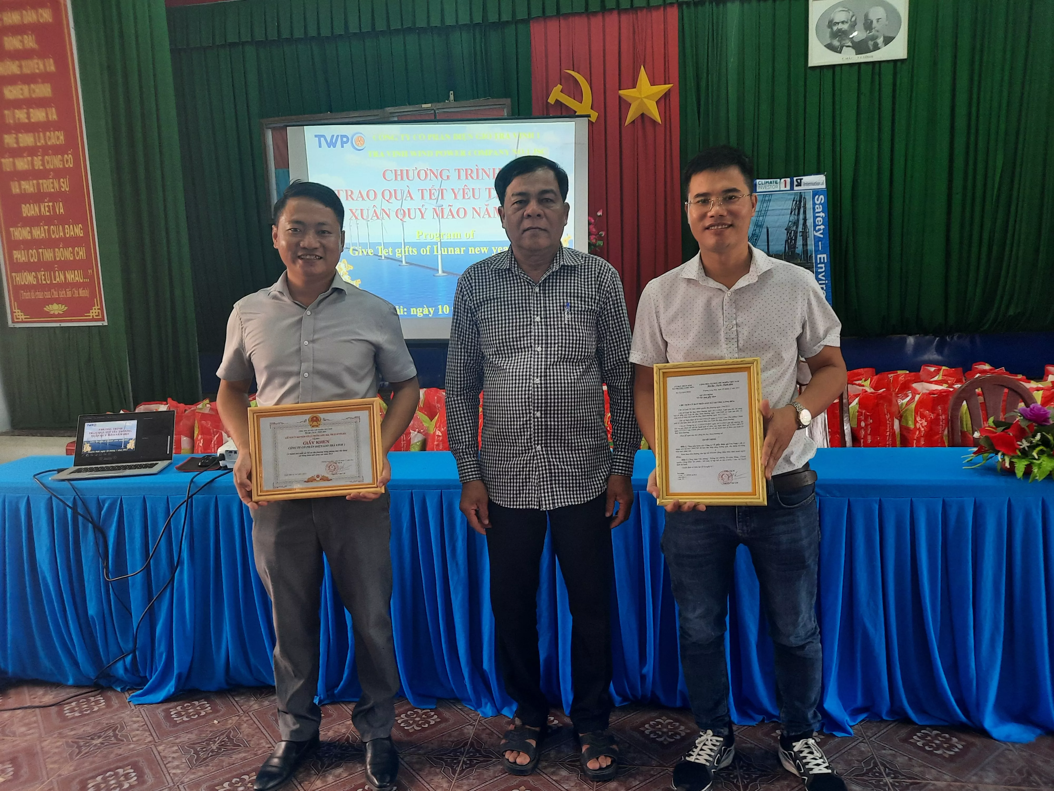 Picture 1: TWPC received a certificate of merit from Truong Long Hoa Commune People's Committee (Photo courtesy of TWPC)